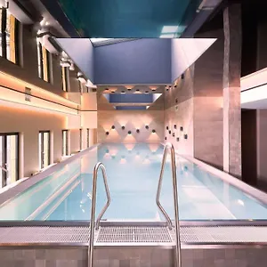 Otel Adina, Düsseldorf